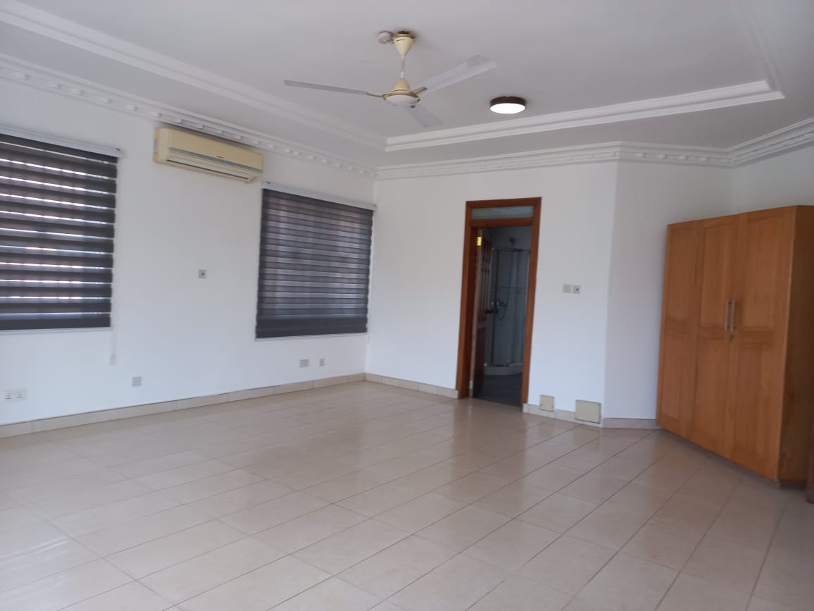 Five (5) Bedroom House With Boy's Quarters for Rent at Takoradi