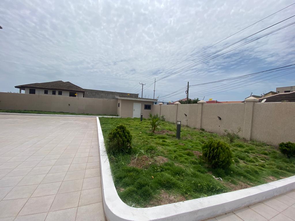 Five 5-Bedroom House with Boy’s Quarters for Rent/Sale at East Airport