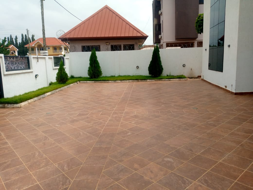 Five (5) Bedroom House With Boy’s Quarters for Sale at Adjiringanor