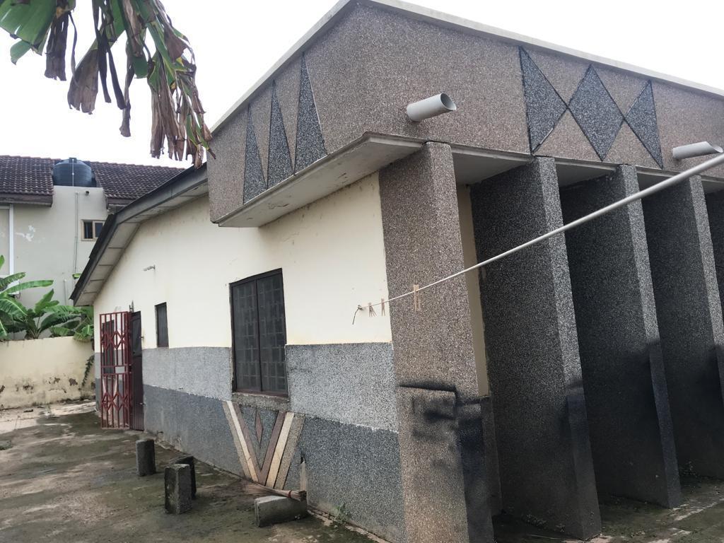 Five (5) Bedrooms Old House for Sale at Dansoman
