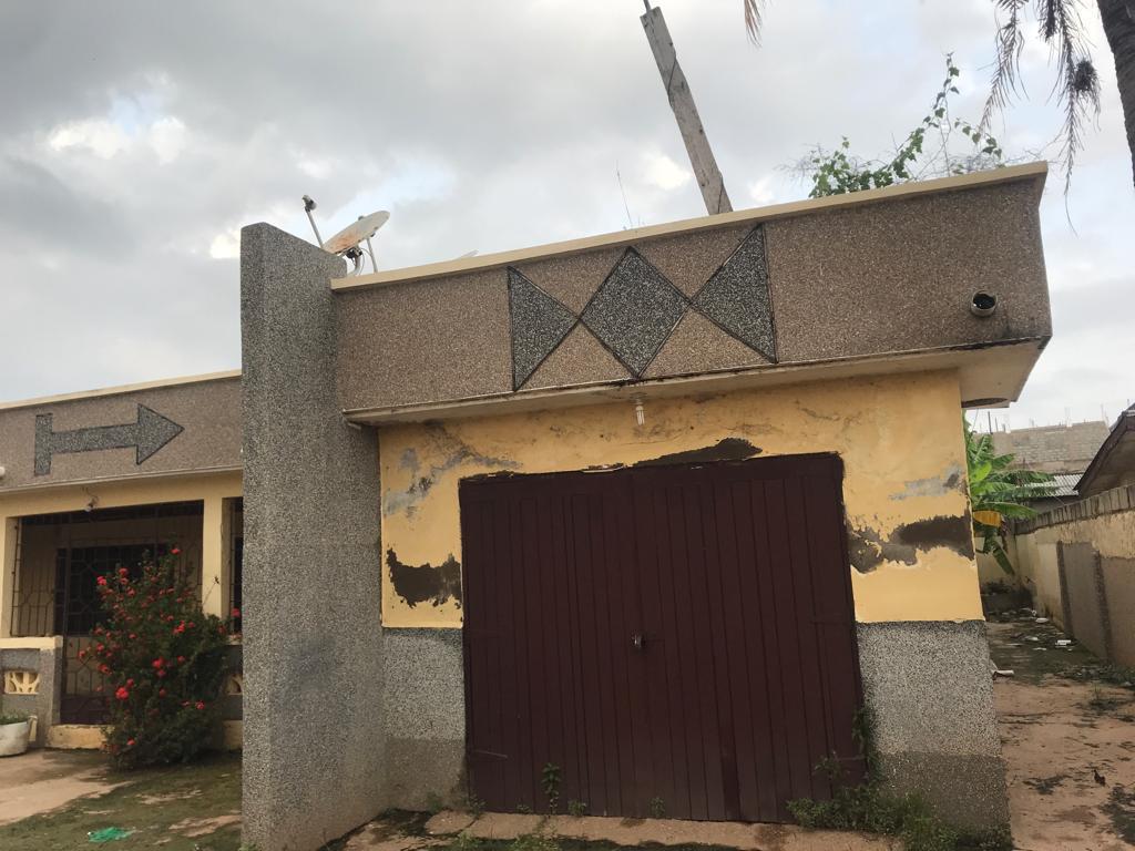 Five (5) Bedrooms Old House for Sale at Dansoman