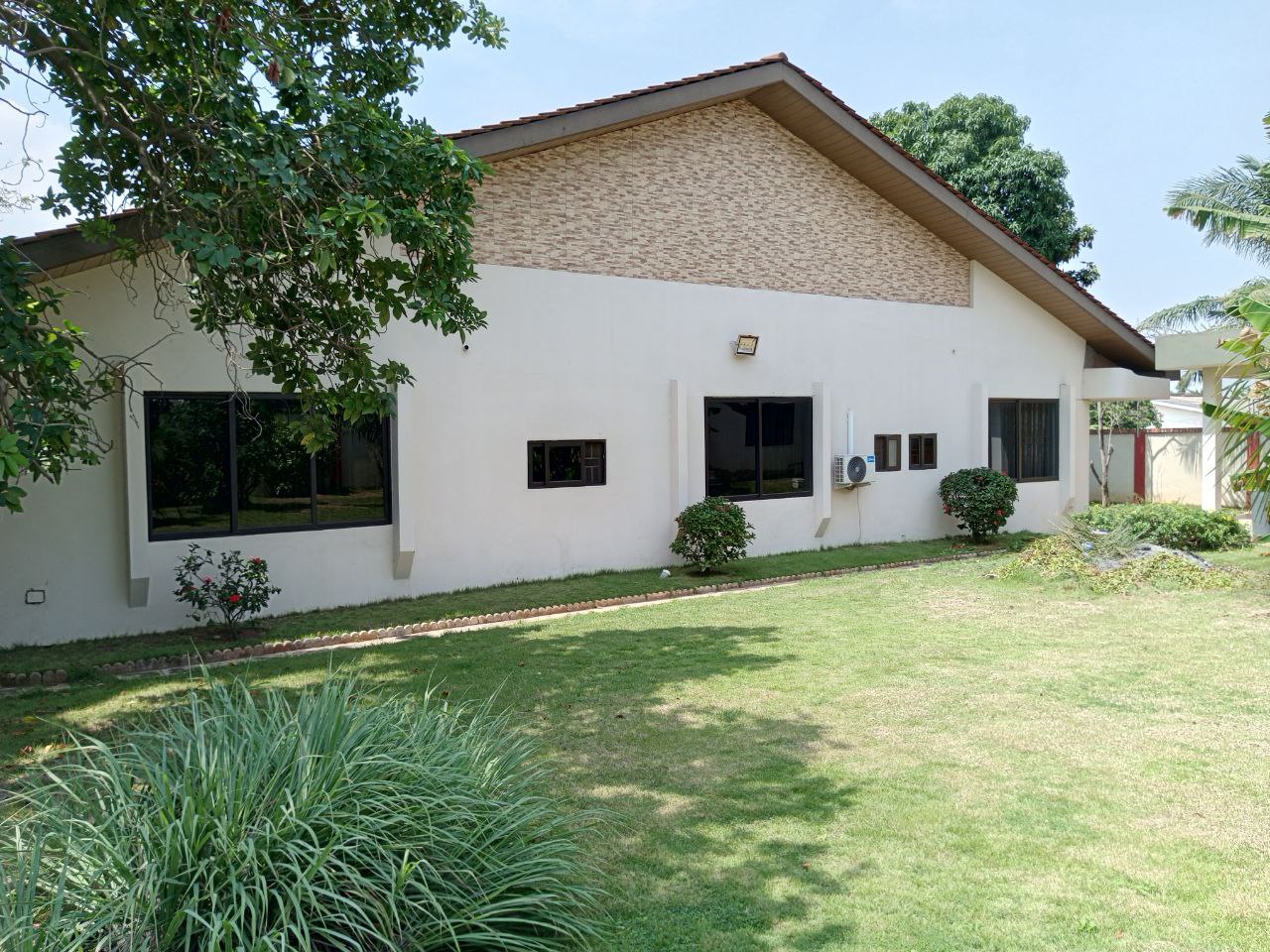 Five (5) Bedroom Fully Furnished House For Rent at North Legon