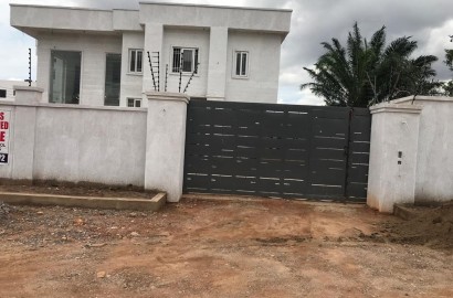 FIVE BEDROOM HOUSE AT AGBOGBA- RITZ FOR SALE