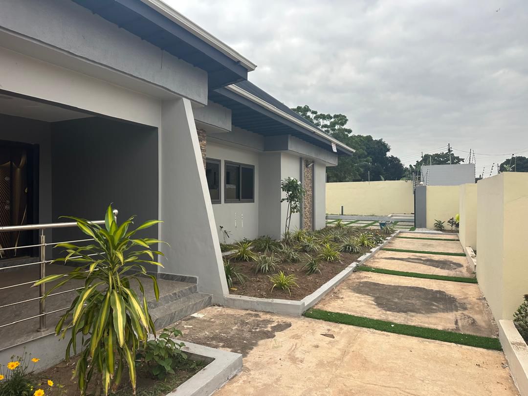 Five (5) Bedroom House For Rent at Achimota Kingsby