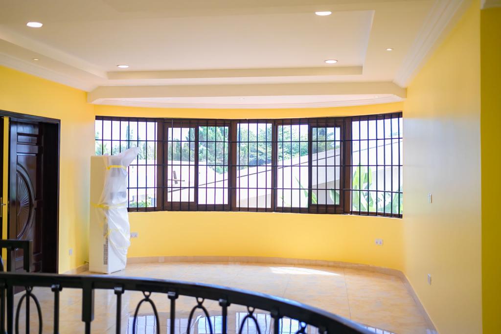 Five (5) Bedroom House For Rent at Adjiringanor