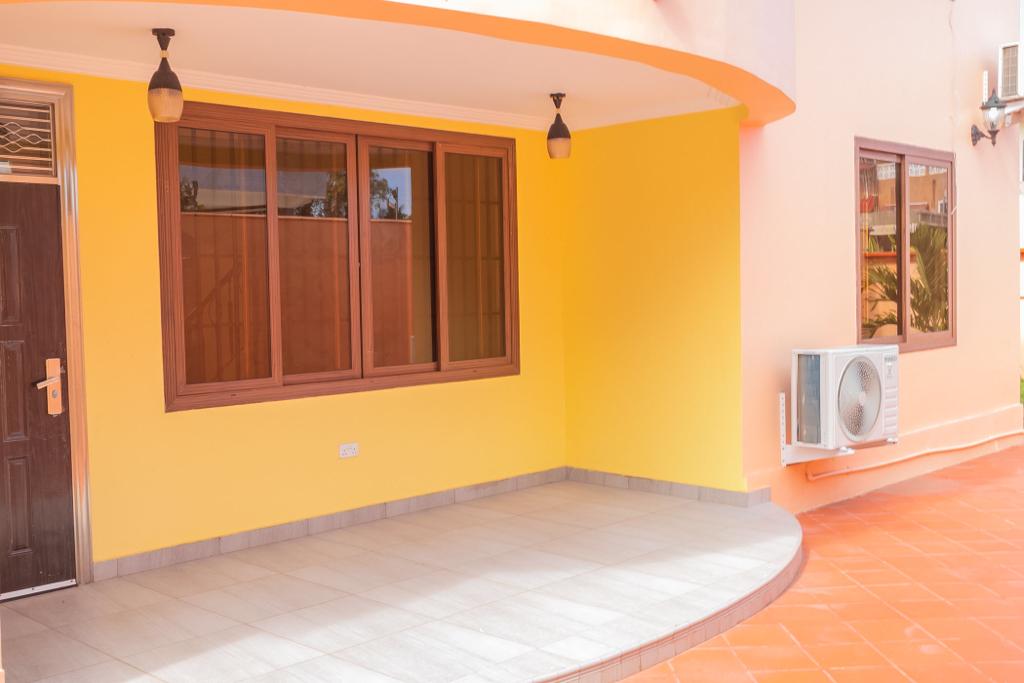 Five (5) Bedroom House For Rent at Adjiringanor