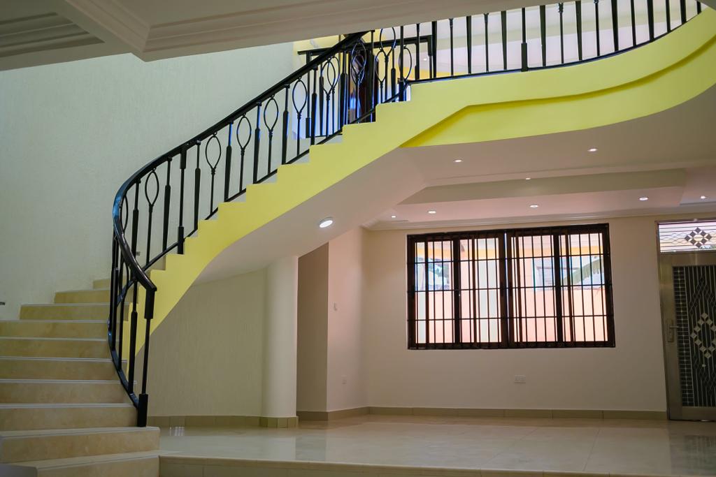 Five (5) Bedroom House For Rent at Adjiringanor