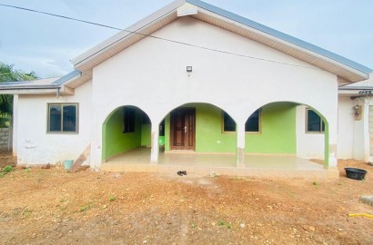 Five (5) Bedroom House For Rent at Ashaley Botwe 