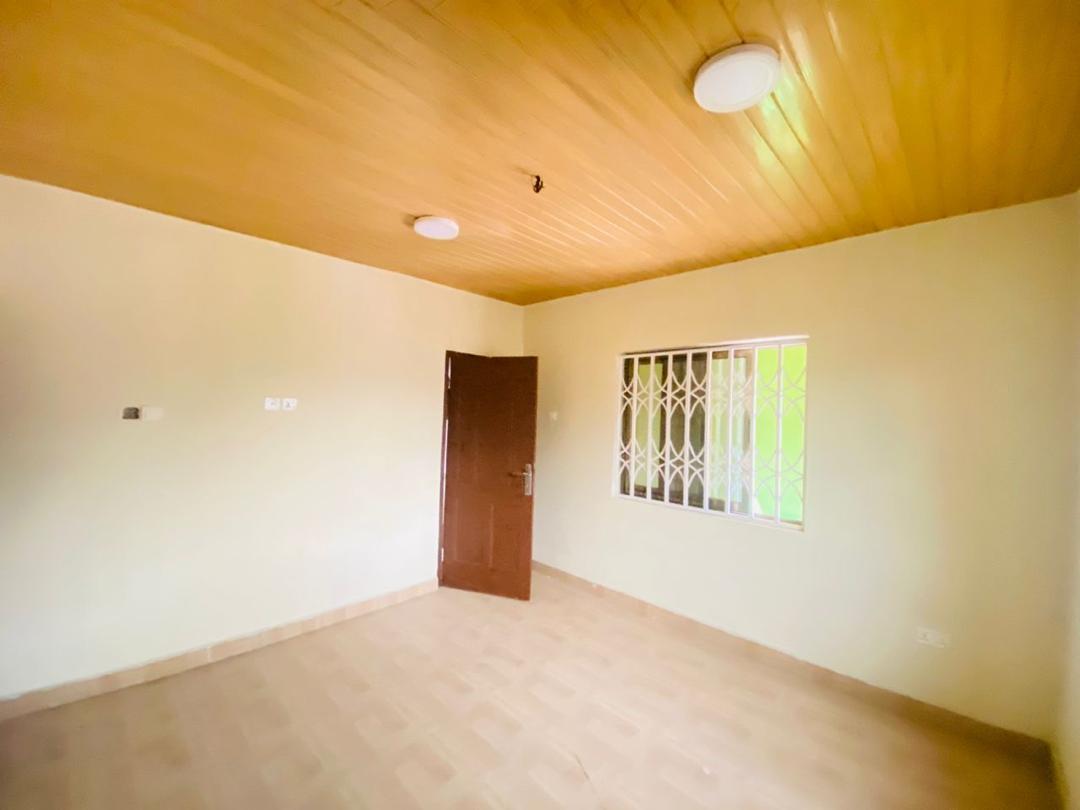 Five (5) Bedroom House For Rent at Ashaley Botwe 