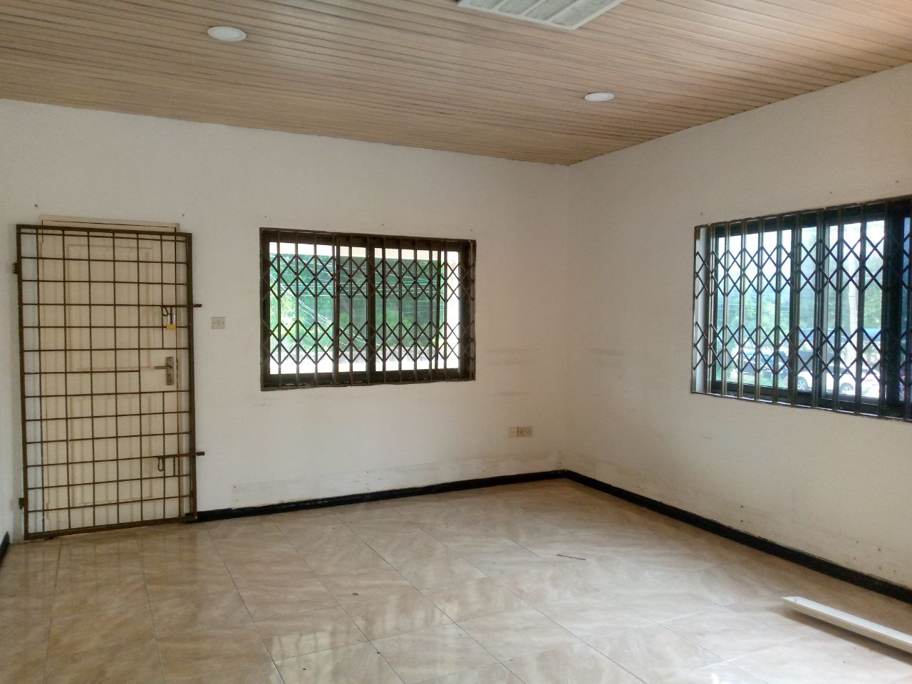 Five (5) Bedroom House For Rent at Labone  