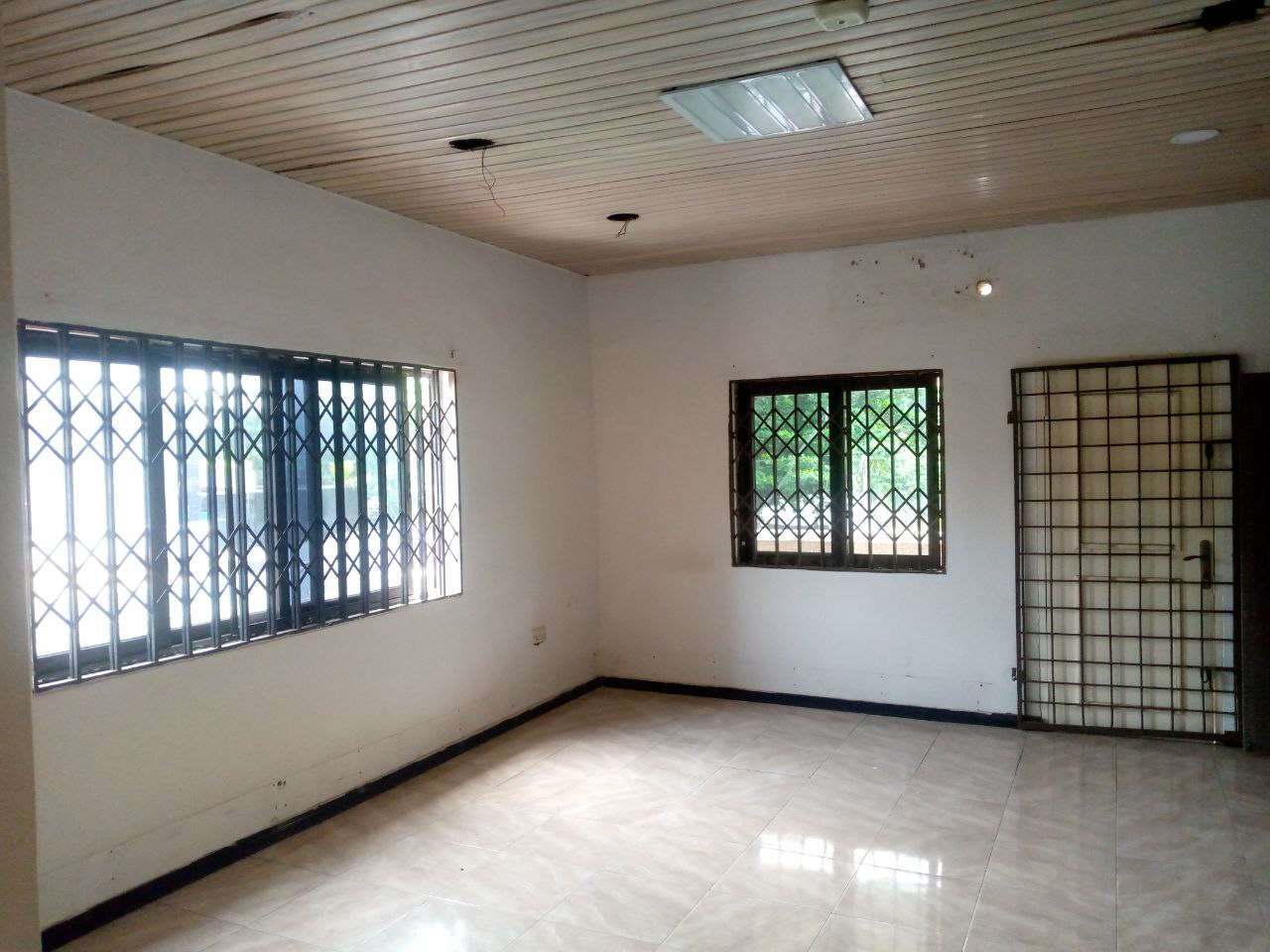 Five (5) Bedroom House For Rent at Labone  