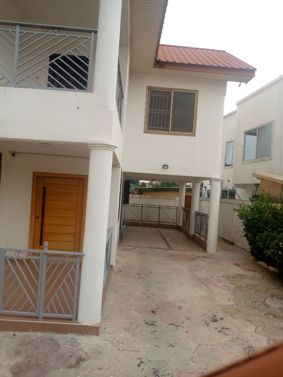 Five (5) Bedroom House for Rent at Labone