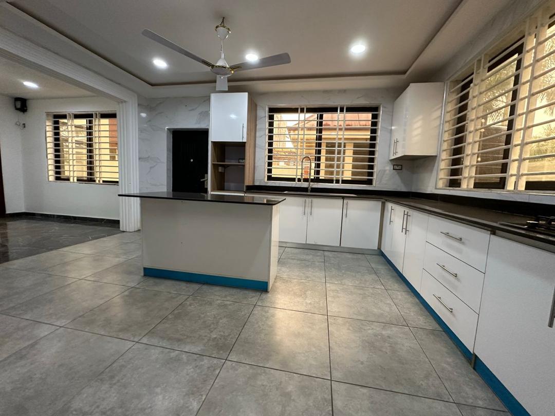 Five (5) Bedroom House For Rent at Lakeside Estate