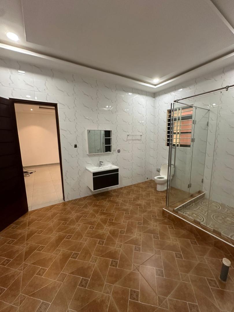 Five (5) Bedroom House For Rent at Lakeside Estate