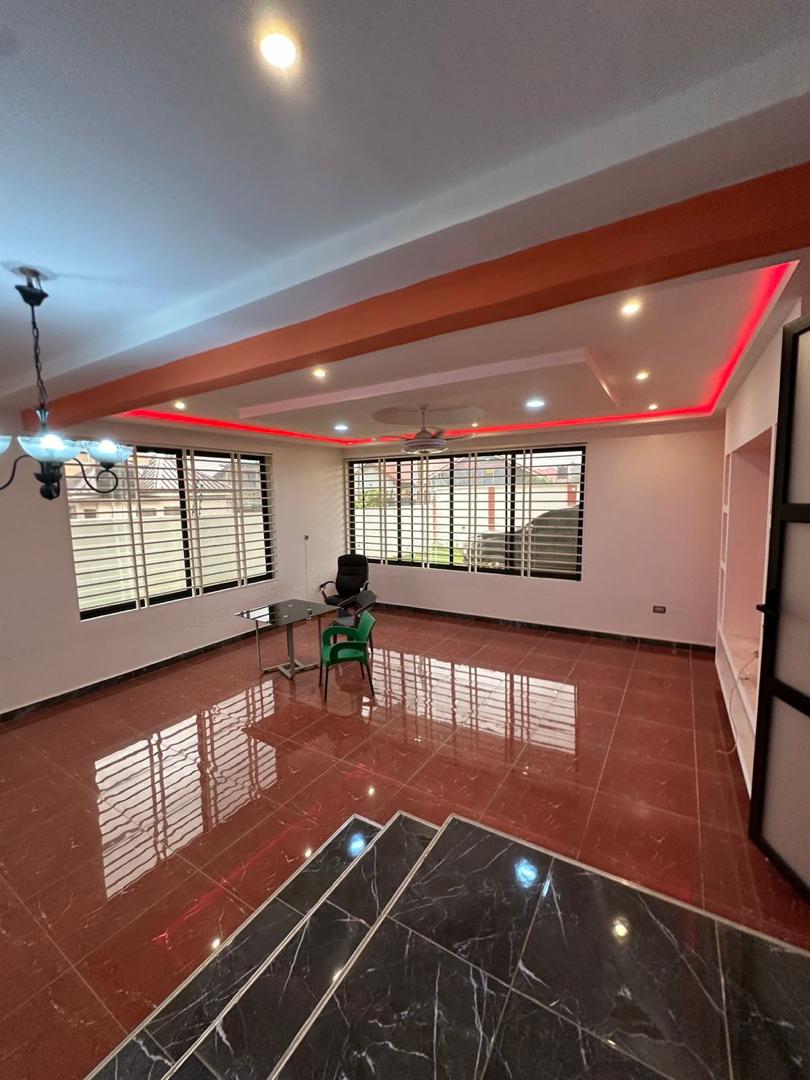 Five (5) Bedroom House For Rent at Lakeside Estate