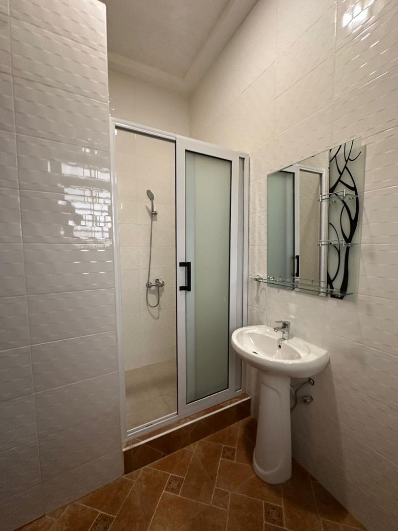 Five (5) Bedroom House For Rent at Lakeside Estate