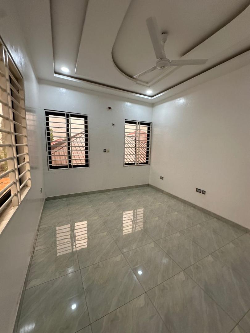 Five (5) Bedroom House For Rent at Lakeside Estate