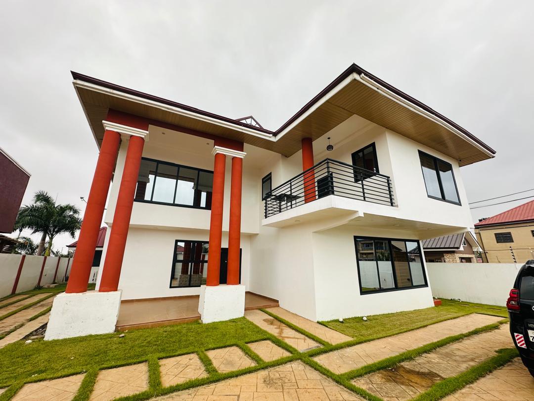 Five (5) Bedroom House For Rent at Lakeside Estate