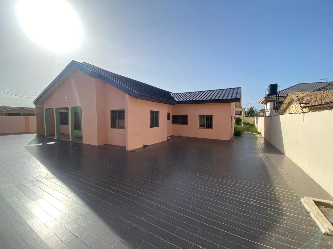 Five (5) Bedroom House For Rent at Spintex