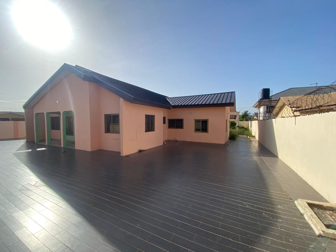 Five (5) Bedroom House For Rent at Spintex