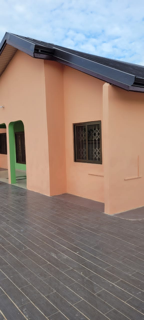 Five (5) Bedroom House For Rent at Spintex