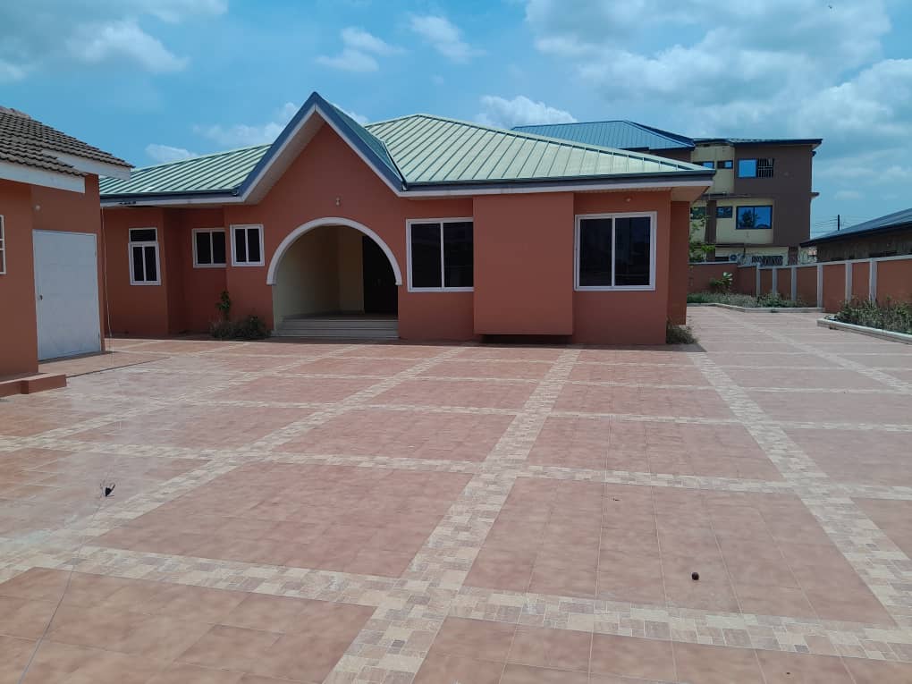 Five (5) Bedroom House For Rent at Spintex