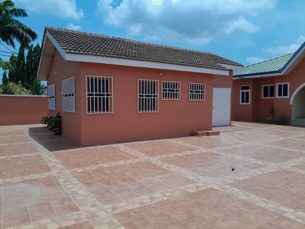 Five (5) Bedroom House For Rent at Spintex