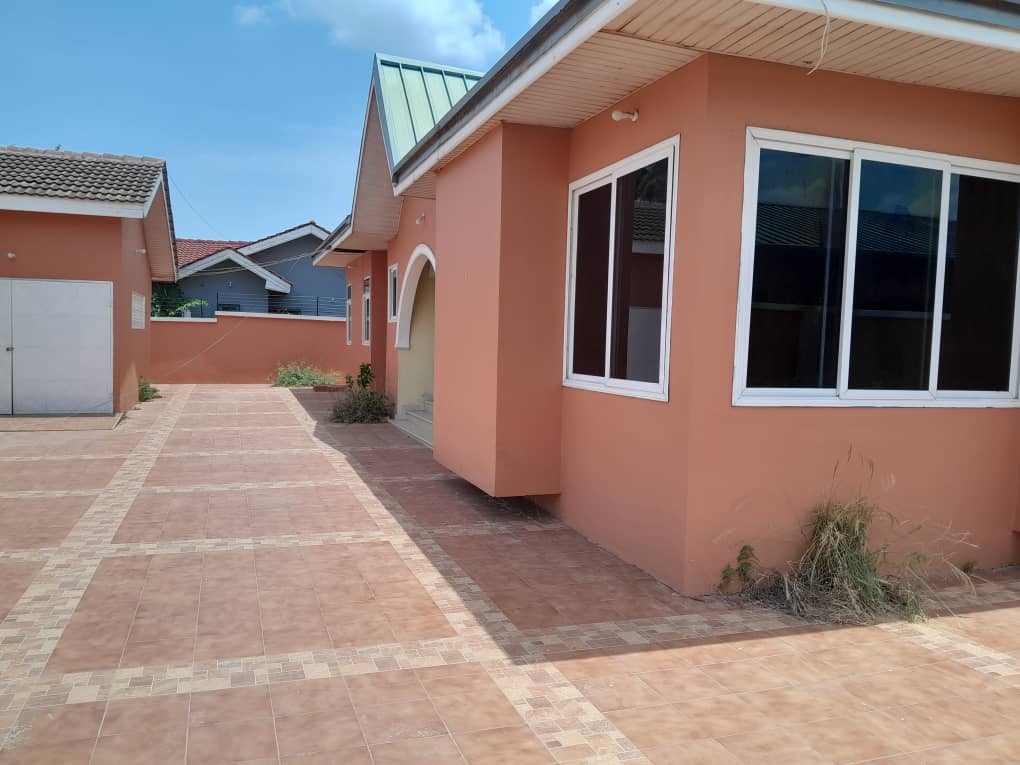 Five (5) Bedroom House For Rent at Spintex