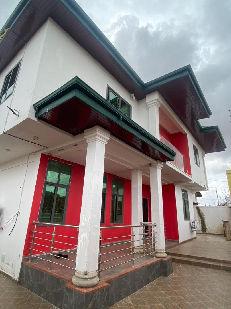 Five (5) Bedroom House For Sale at Atasomanso