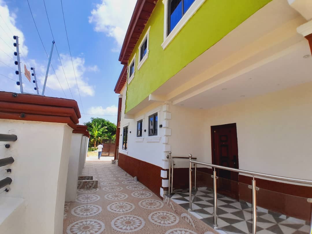 Five (5) Bedroom House For Sale at Kronum 