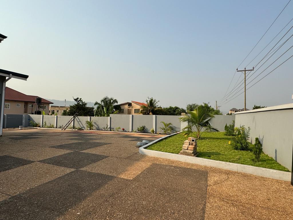 Five (5) Bedroom House For Sale at Oyarifa