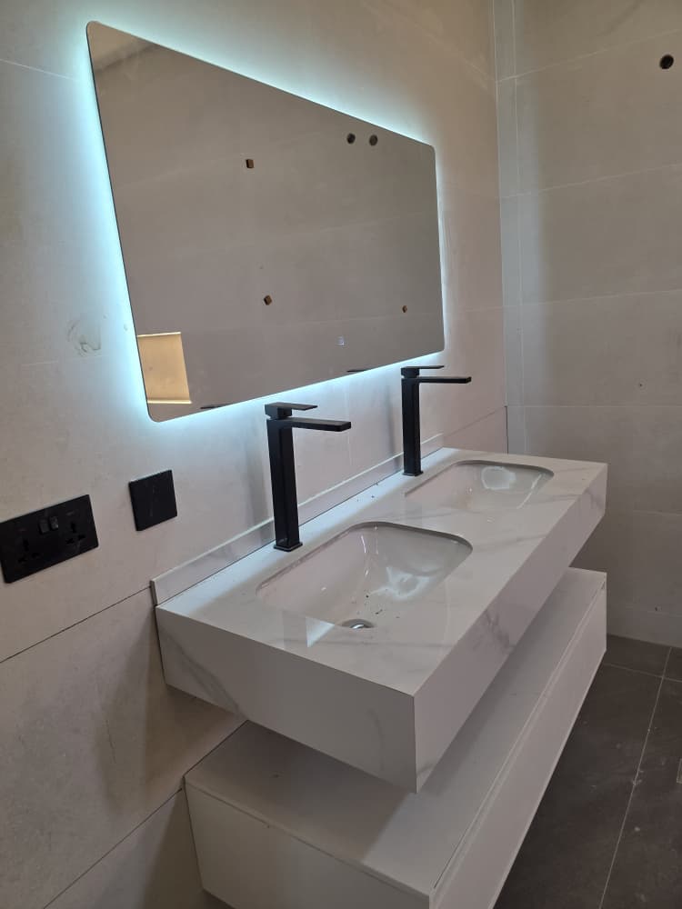 Five (5) Bedroom House For Sale at Sakumono