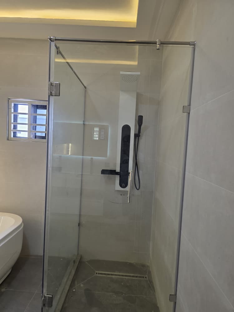 Five (5) Bedroom House For Sale at Sakumono