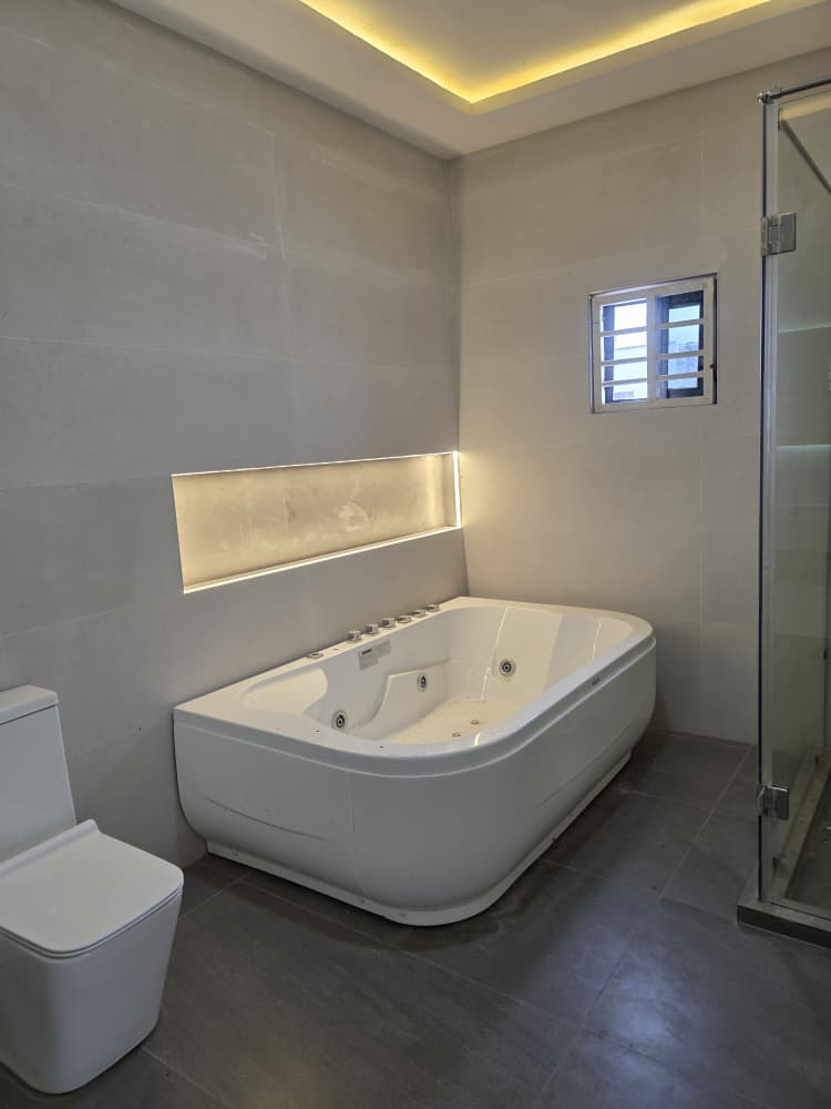 Five (5) Bedroom House For Sale at Sakumono