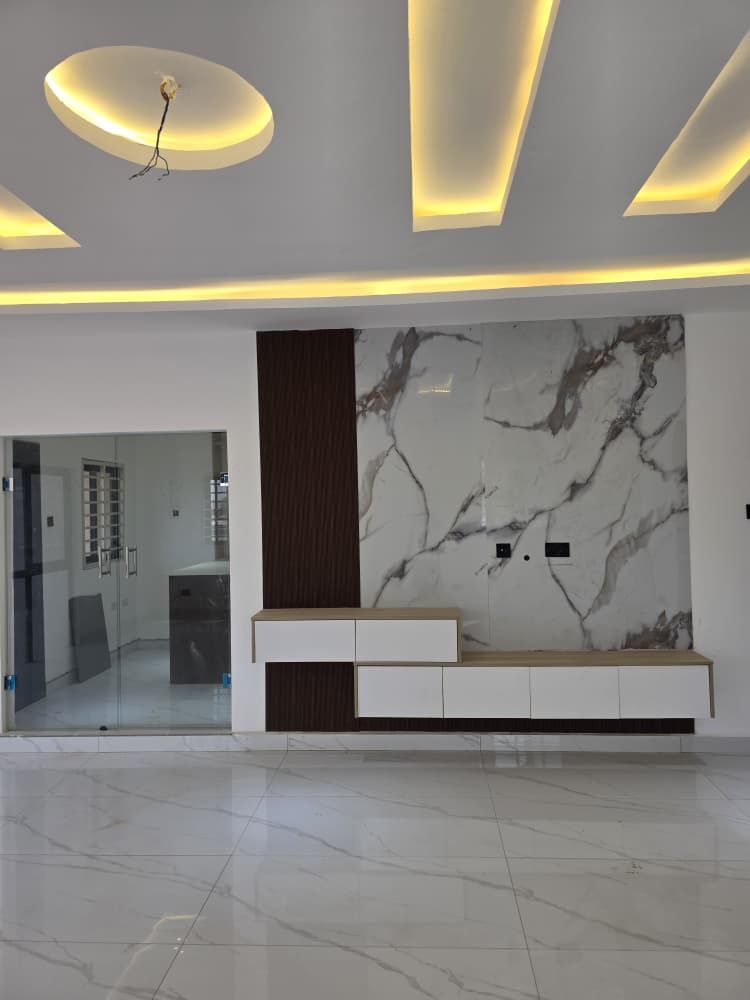 Five (5) Bedroom House For Sale at Sakumono