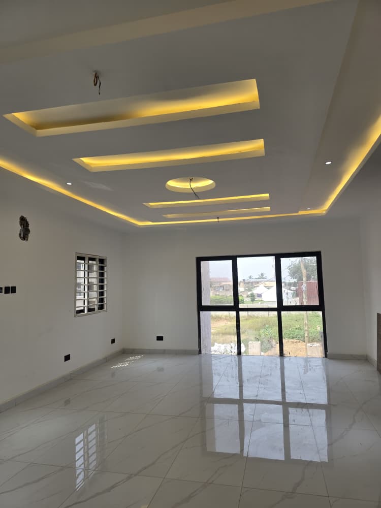 Five (5) Bedroom House For Sale at Sakumono