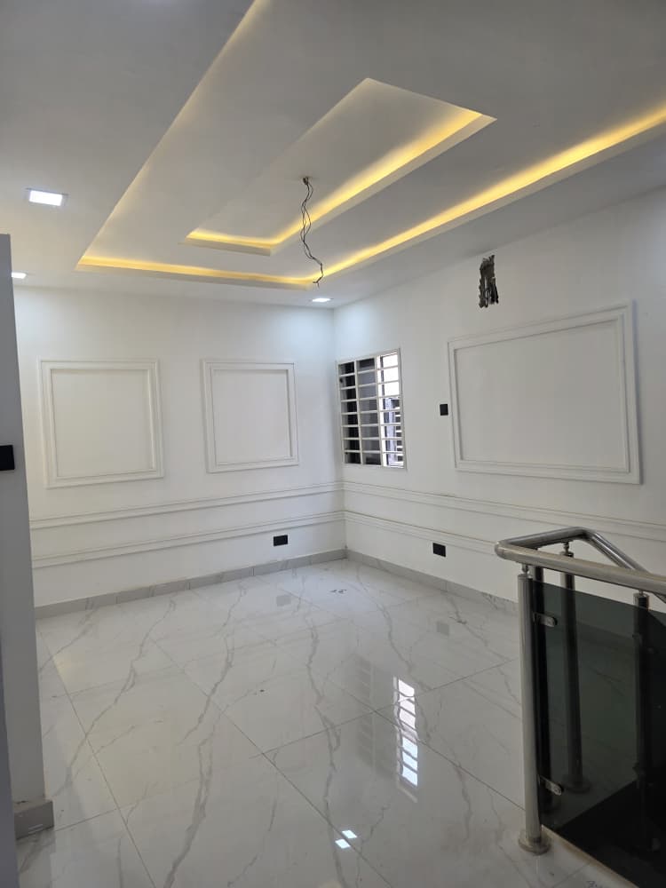 Five (5) Bedroom House For Sale at Sakumono