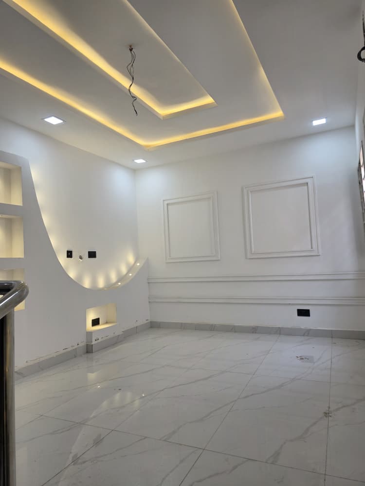 Five (5) Bedroom House For Sale at Sakumono