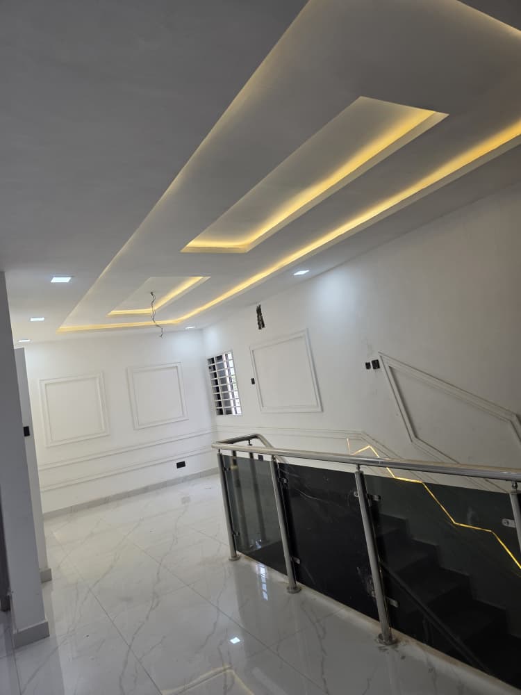 Five (5) Bedroom House For Sale at Sakumono