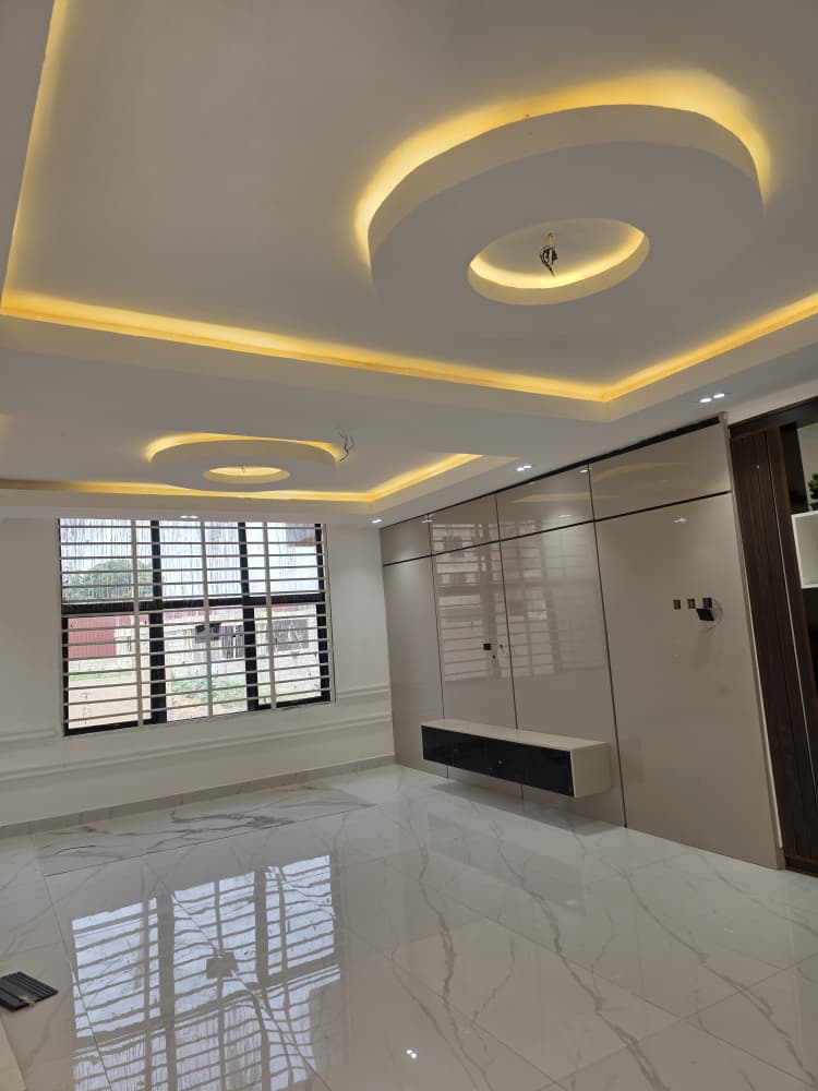 Five (5) Bedroom House For Sale at Sakumono