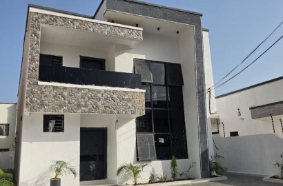 Five (5) Bedroom House For Sale at Sakumono