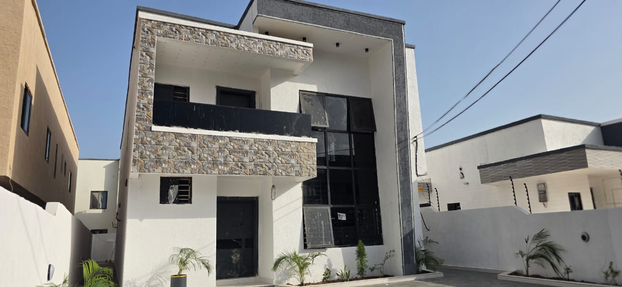 Five (5) Bedroom House For Sale at Sakumono