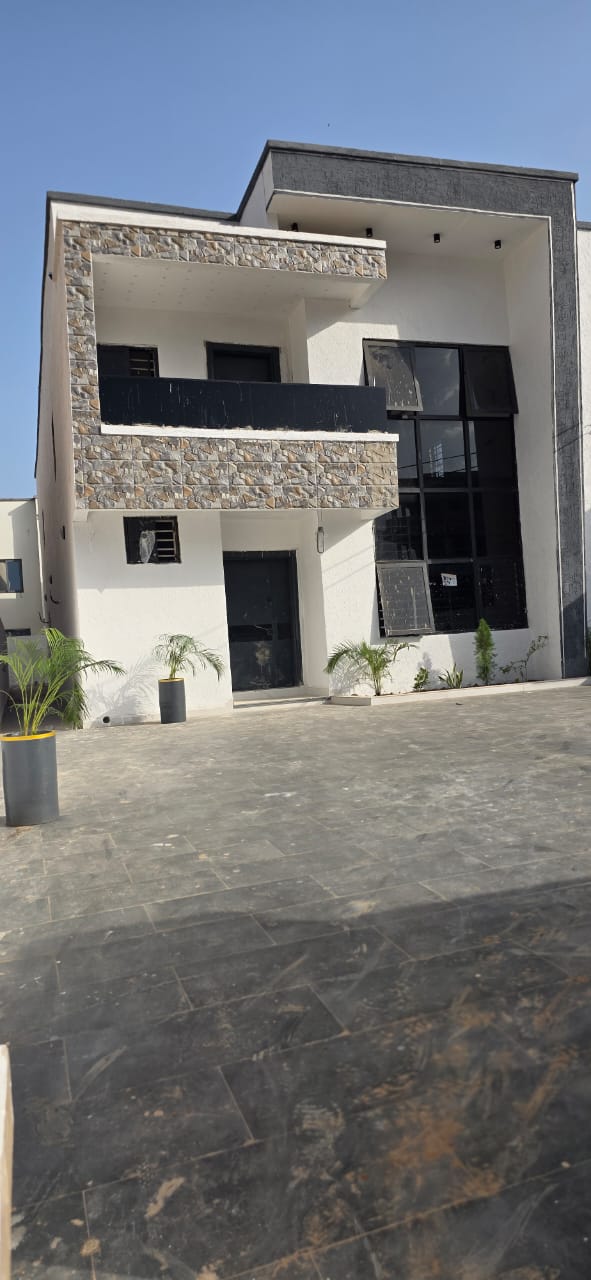 Five (5) Bedroom House For Sale at Sakumono