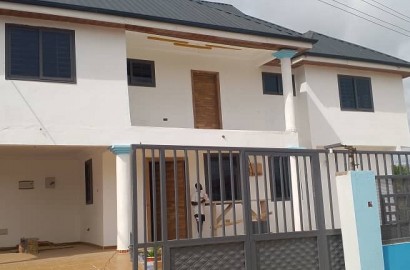 Five (5) Bedroom House with 3 Shops For Sale at Amasaman