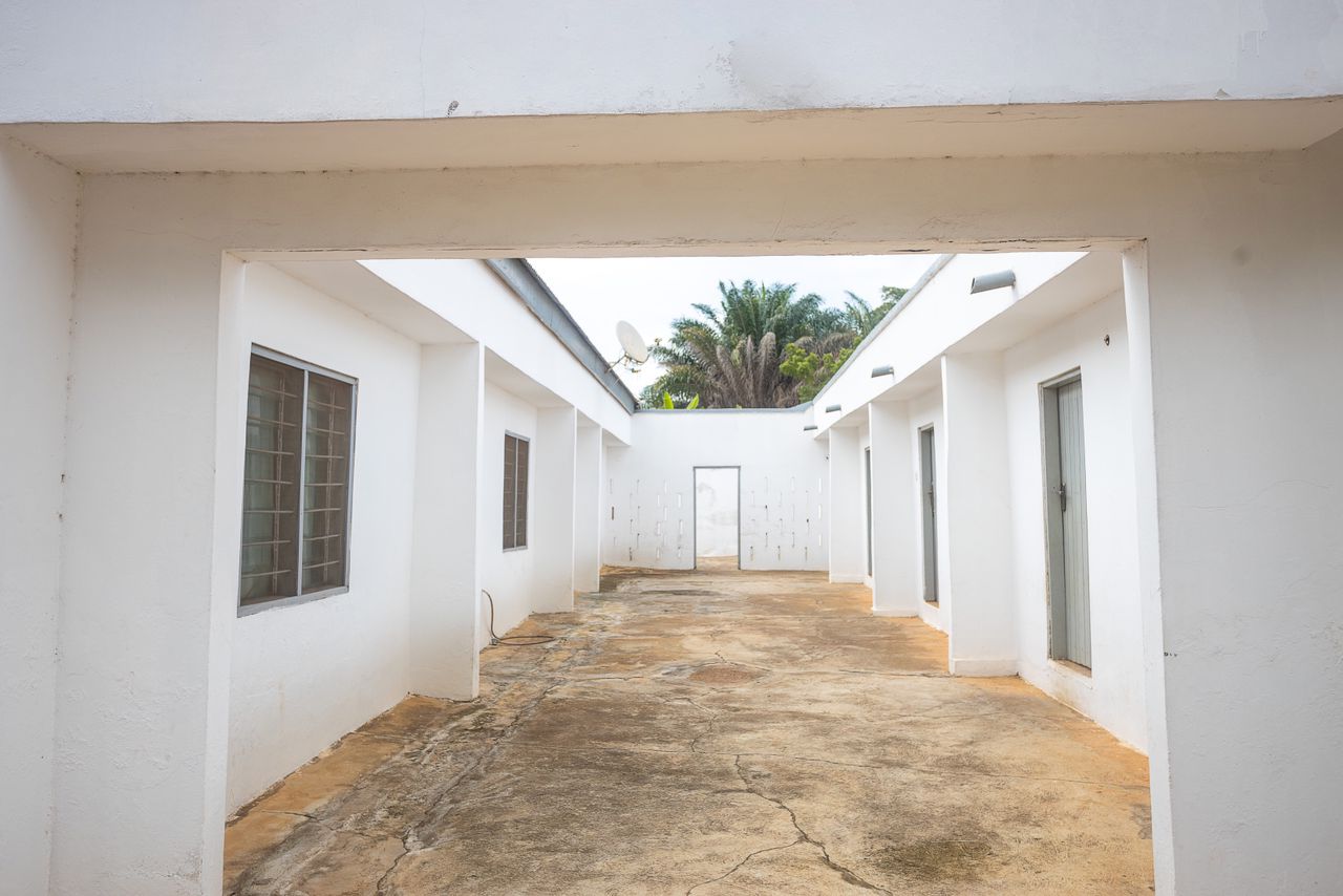 Five (5) Bedroom House with 3 Boys Quarters For Rent at Kumasi Ahodwo Nhyiraeso 