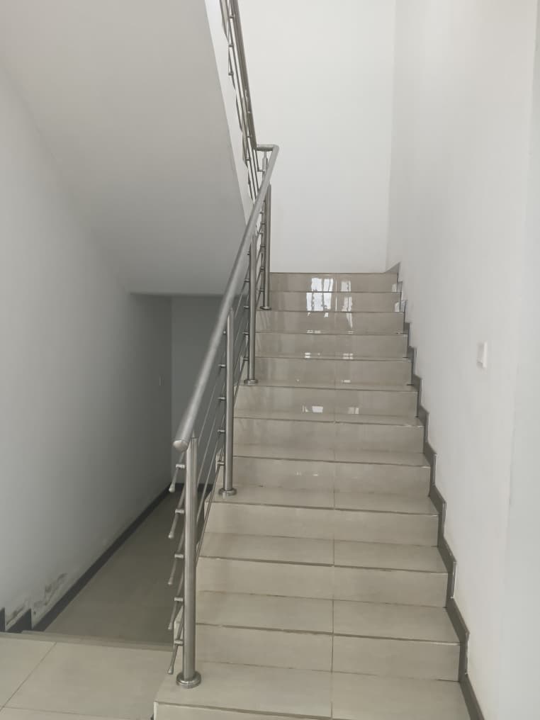 Five (5) Bedroom House with For Rent at Lashibi