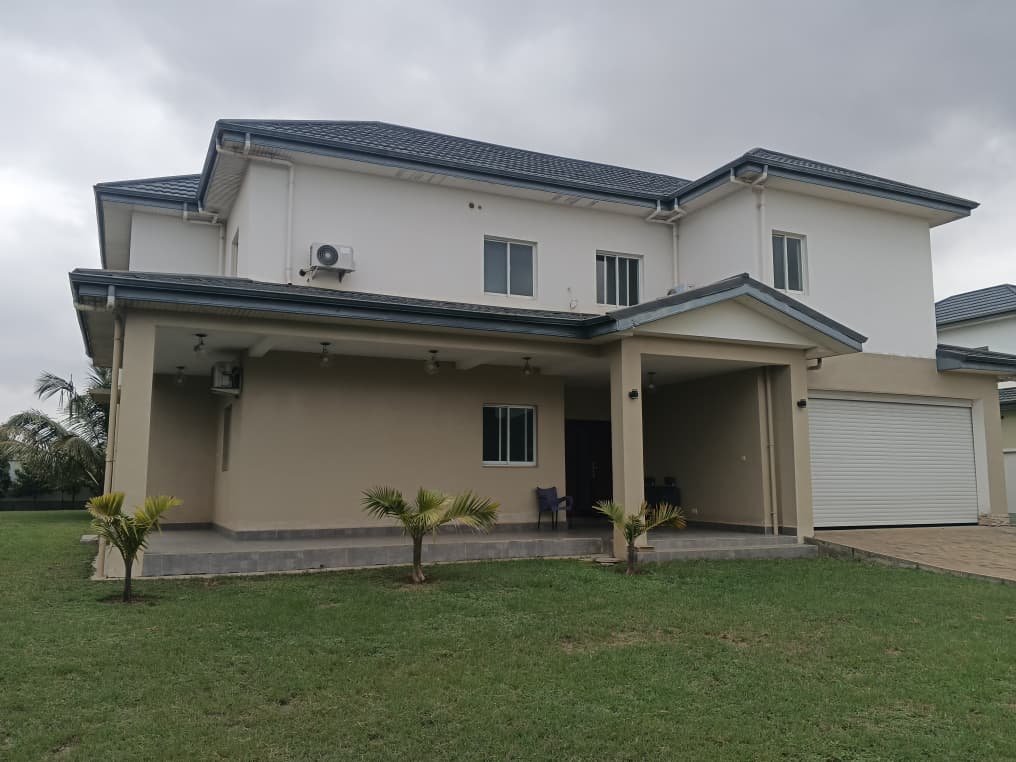 Five (5) Bedroom House with For Rent at Lashibi
