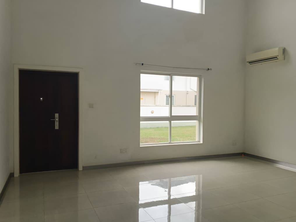 Five (5) Bedroom House with For Rent at Lashibi