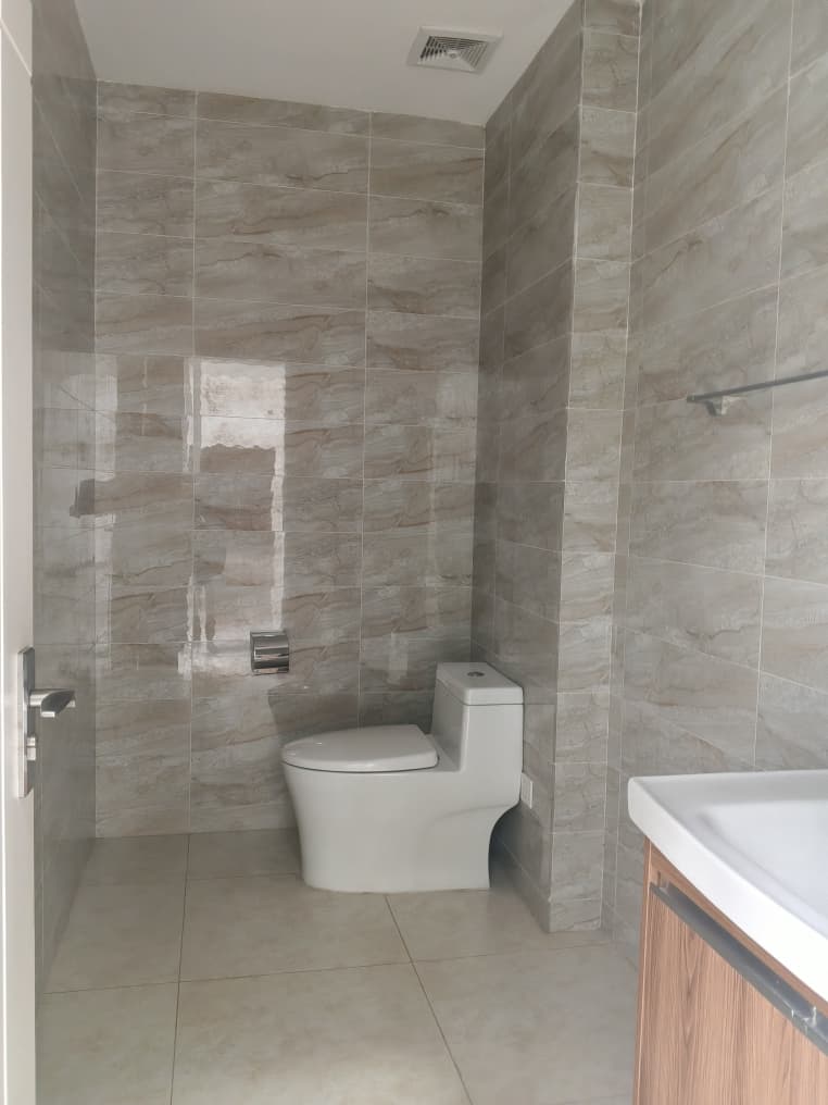 Five (5) Bedroom House with For Rent at Lashibi