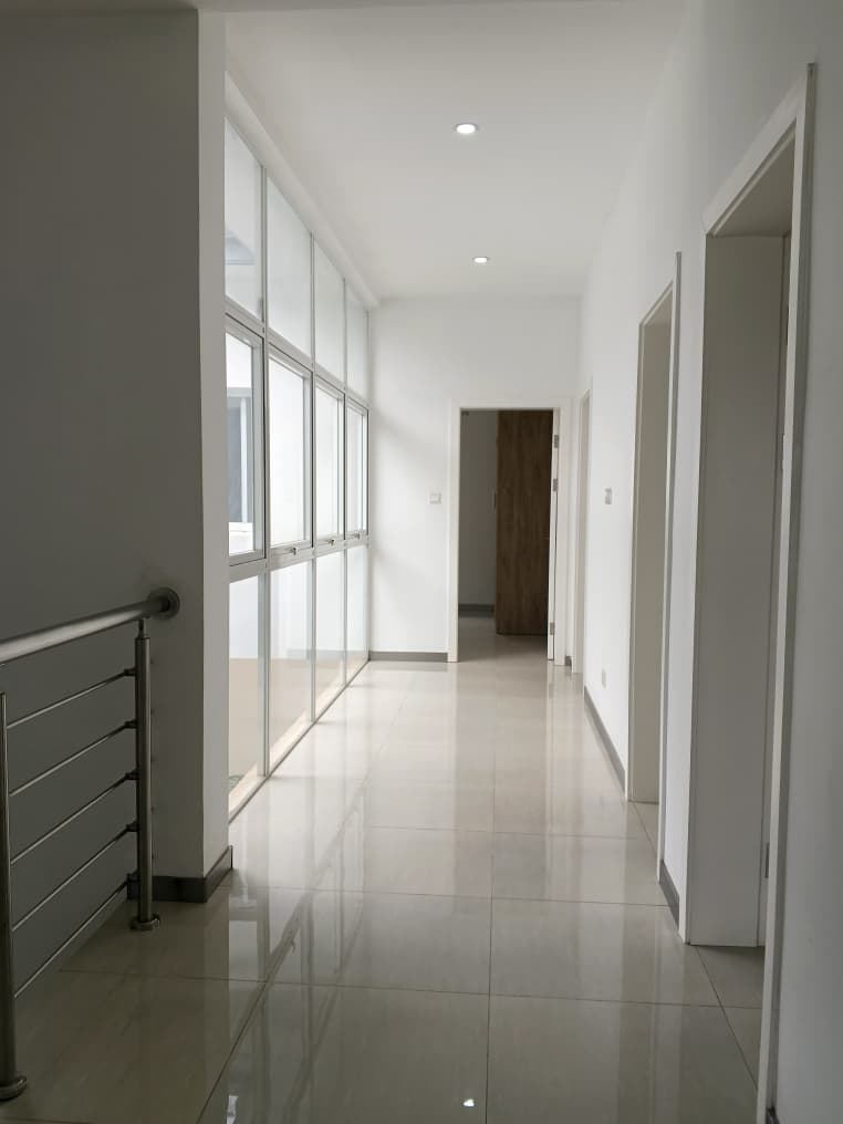 Five (5) Bedroom House with For Rent at Lashibi